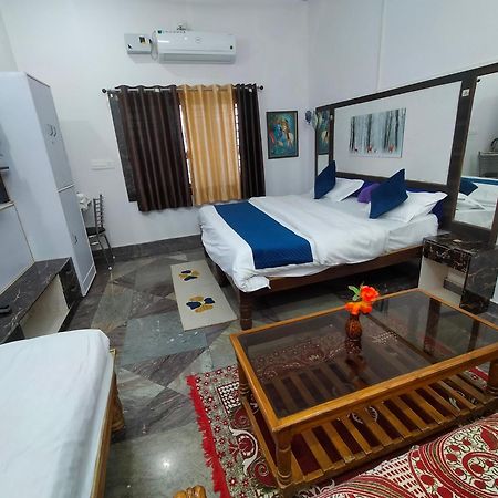 Eastern Gate Homestay Khajurāho Exterior photo